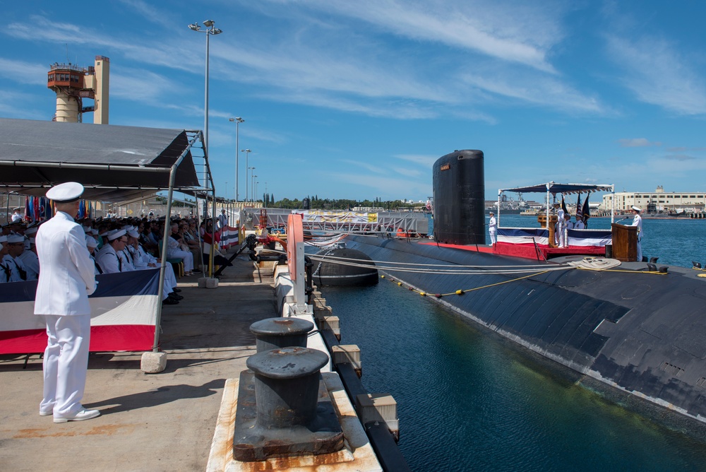 USS Santa Fe Holds Change of Command