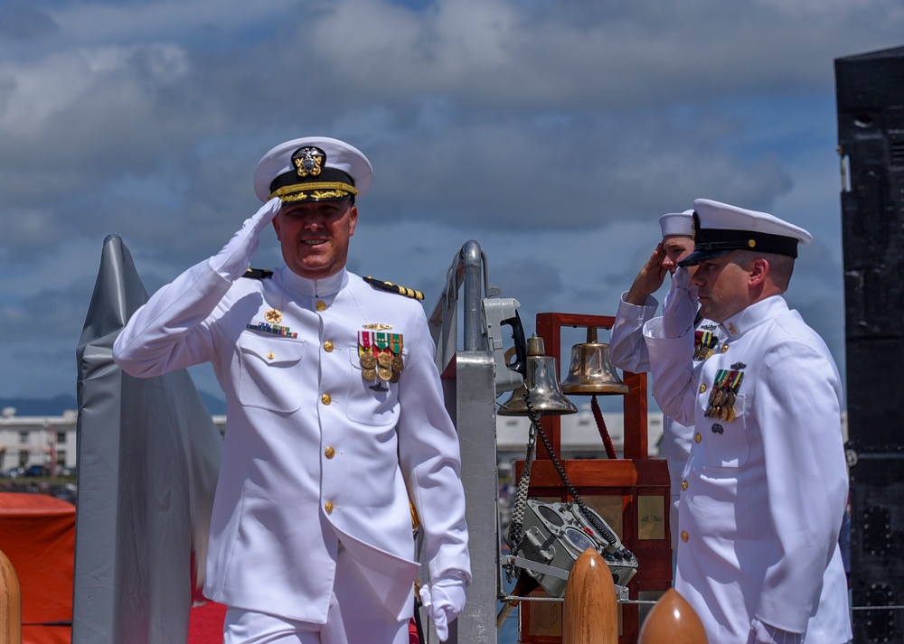 USS Santa Fe Holds Change of Command