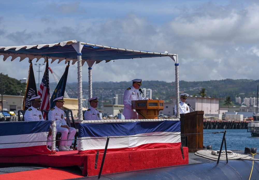 USS Santa Fe Holds Change of Command