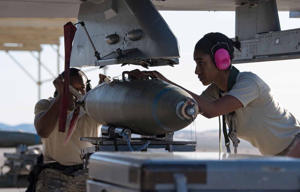 Weapons loaders compete in 1st quarter Load Crew Competition