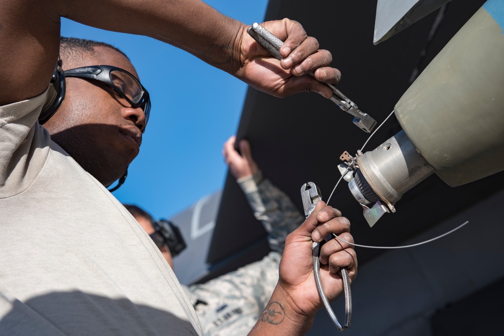 Weapons loaders compete in 1st quarter Load Crew Competition