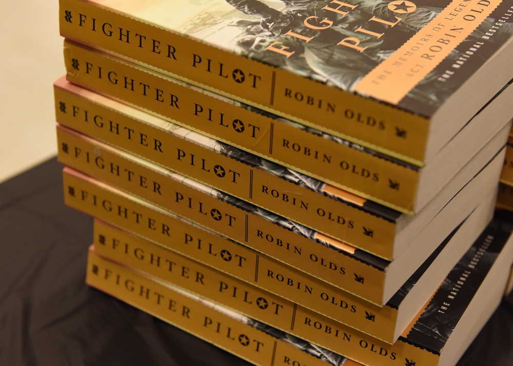 New F-22 Raptor pilots graduate