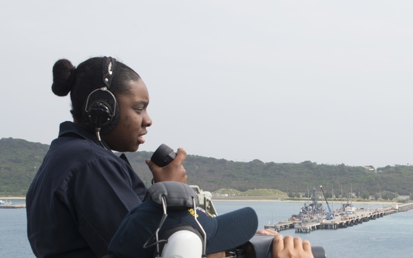 USS Bonhomme Richard (LHD 6) Departs White Beach For Final Time