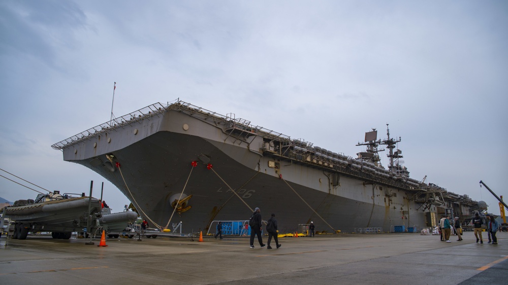 USS Bonhomme Richard (LHD 6) Arrives at Sasebo Before Homeport Shift