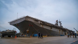 USS Bonhomme Richard (LHD 6) Arrives at Sasebo Before Homeport Shift