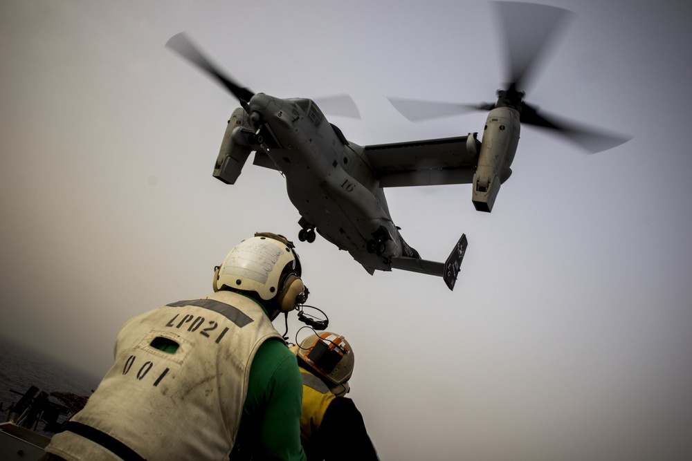 26th MEU trains with SPMAGTF aboard USS New York