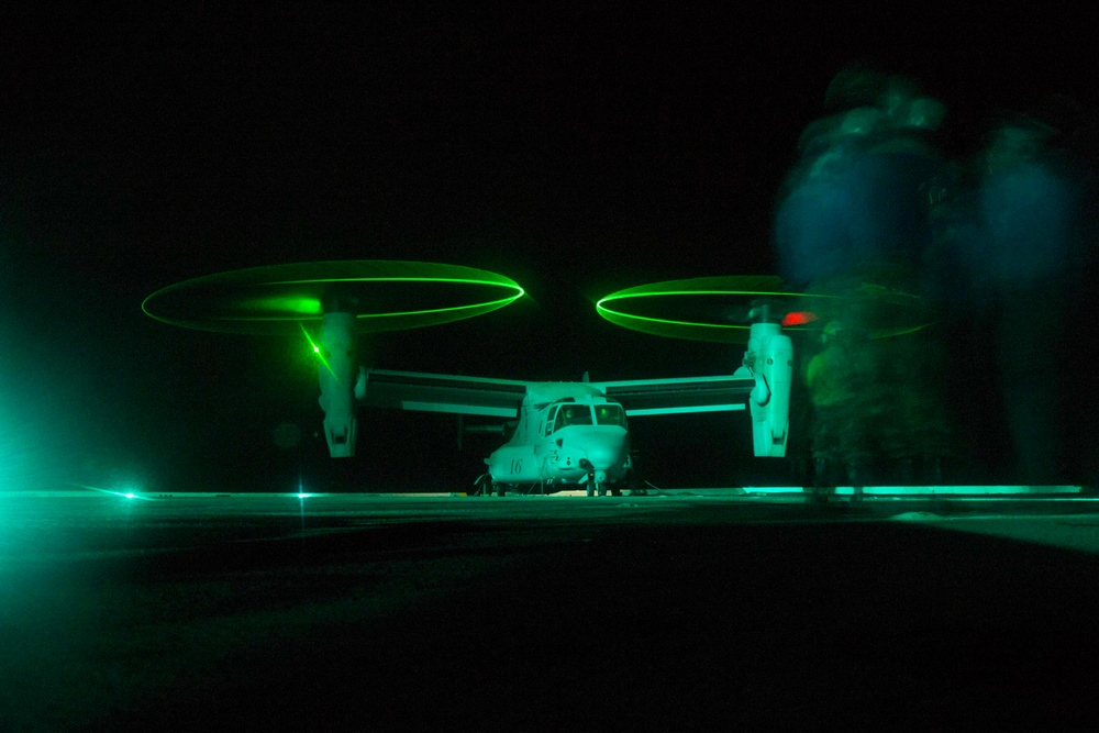 26th MEU trains with SPMAGTF aboard USS New York