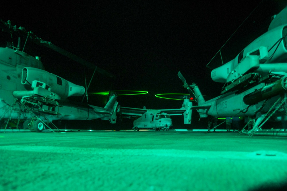 26th MEU trains with SPMAGTF aboard USS New York