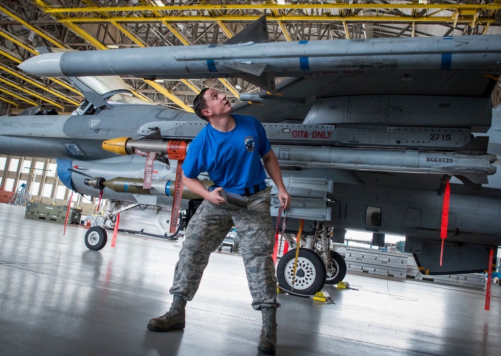 F-16 Loadcrew