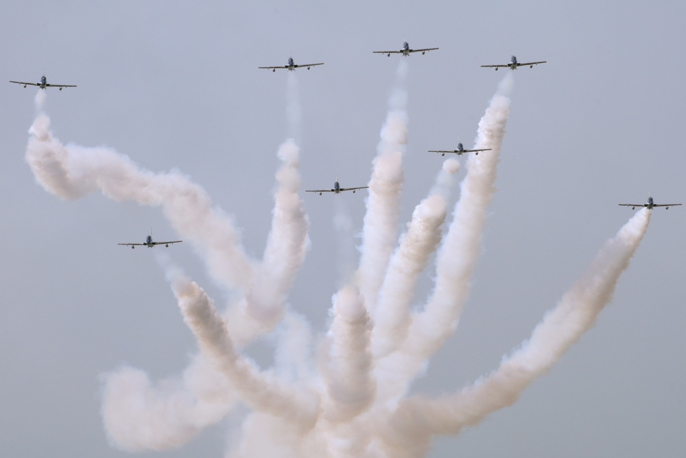 Italian Tricolor Arrows pierce the skies