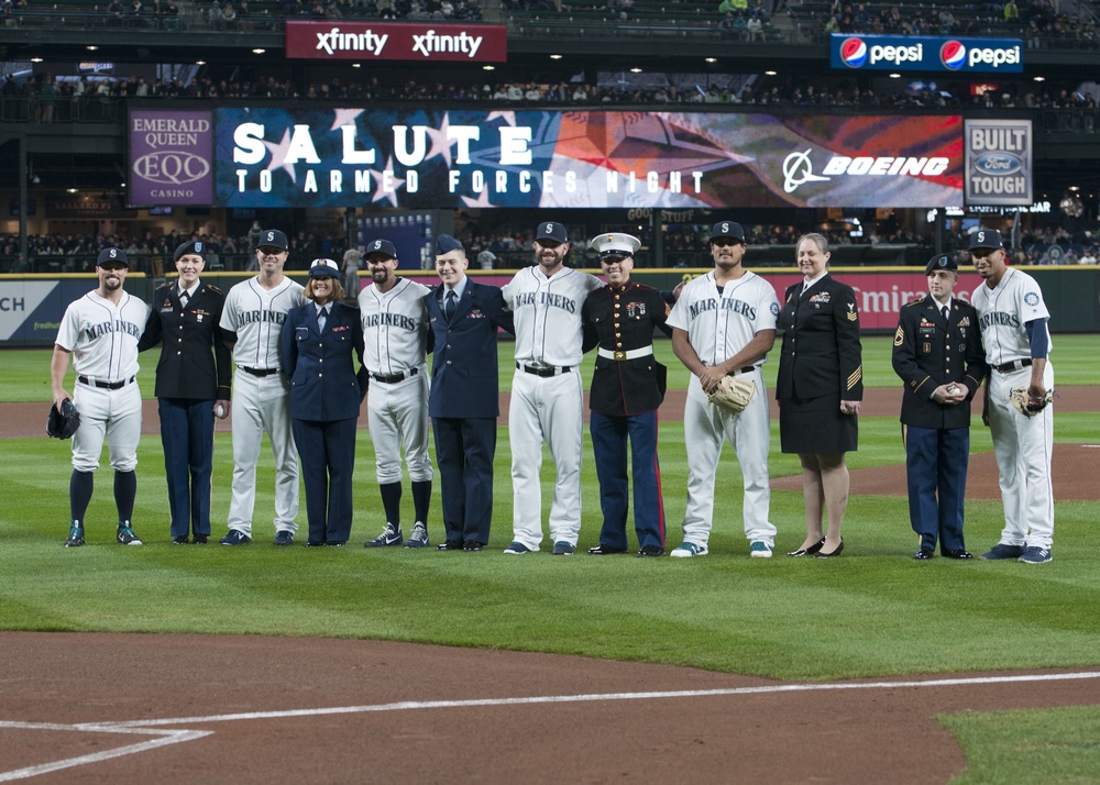 DVIDS - Images - Seattle Mariners Salute the Armed Forces Night