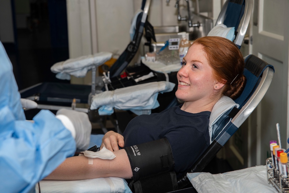 USS Bonhomme Richard Sailors Donate Blood