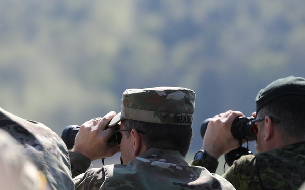 30mm Stryker ICV-D maneuvers