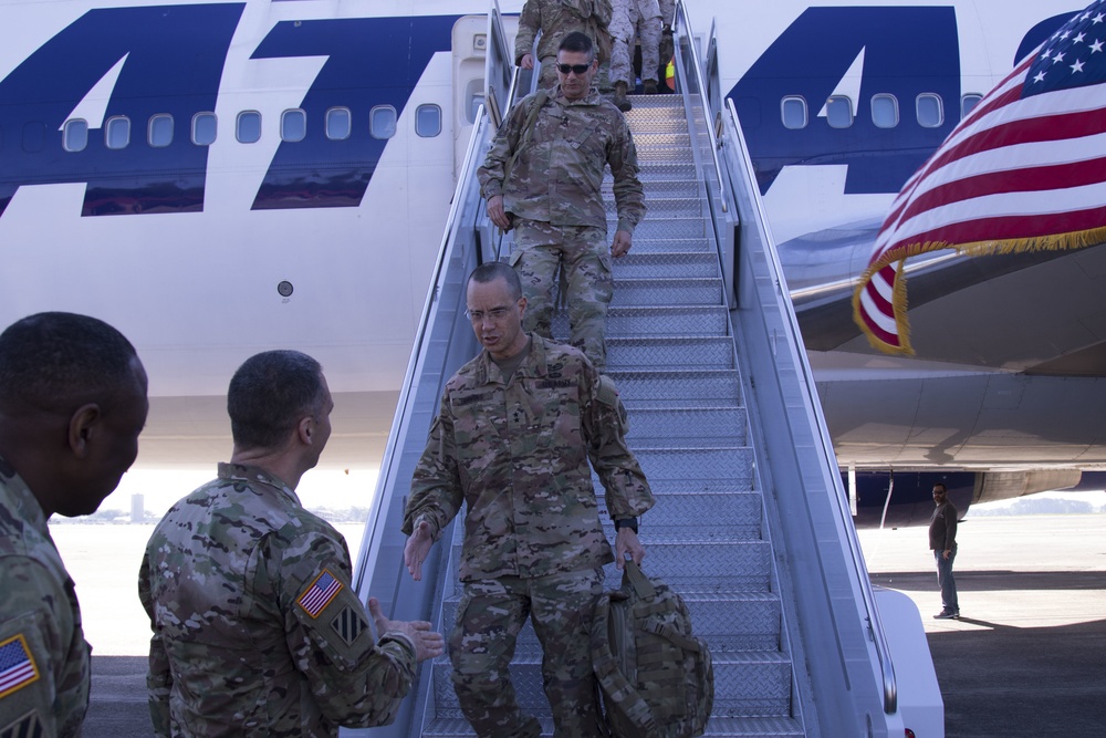 3 rd ID HQ Soldiers, Commanding General complete the Division Home Coming
