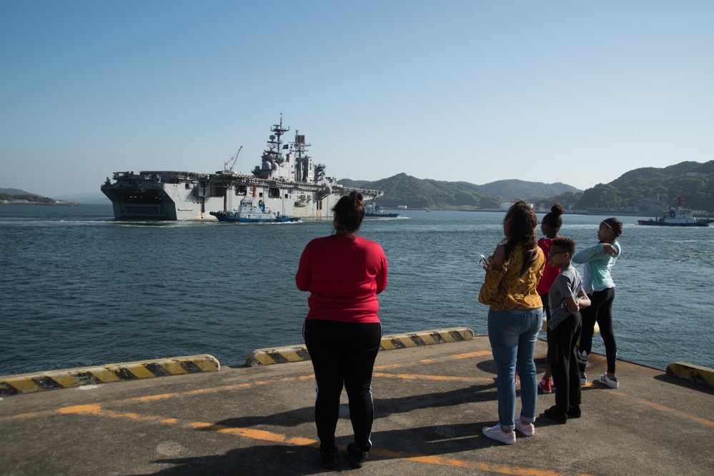 USS Bonhomme Richard Departs Sasebo for the Last TIme