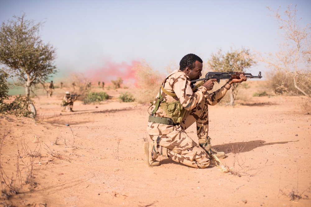 Flintlock 2018 Chadian Assaulter Takes Kneeling Fighting Position