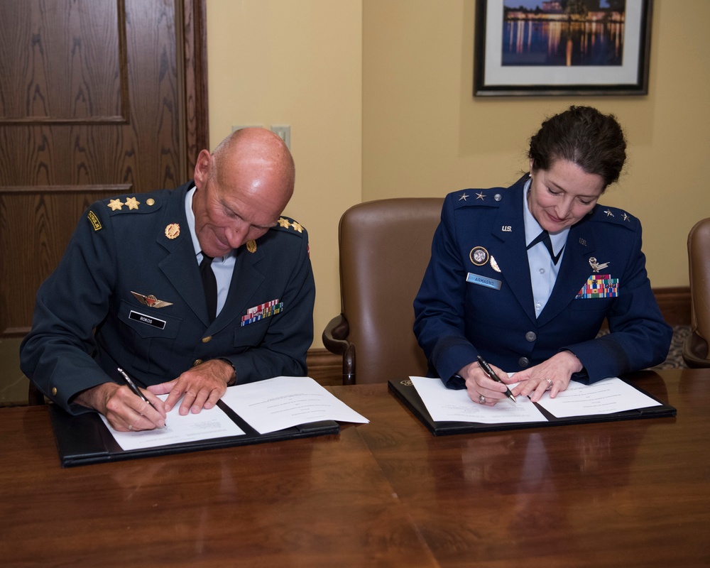 USSTRATCOM, Denmark sign agreement to share space services, data