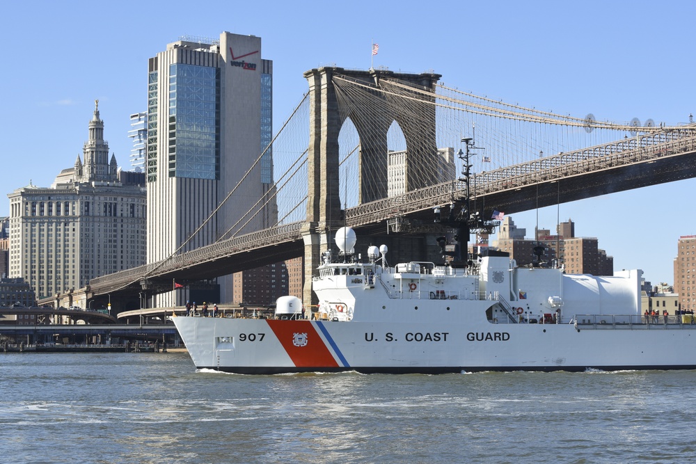 Coast Guard Cutter Escanaba transits East River
