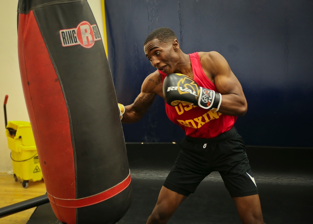 Fighters represent USMC in boxing exhibition