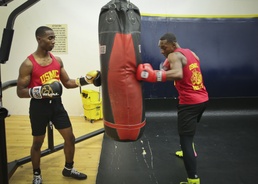 Fighters represent USMC in boxing exhibition