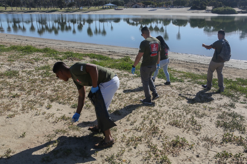 MCAS Miramar service members voluteer for SMP &quot;Days of Service&quot;