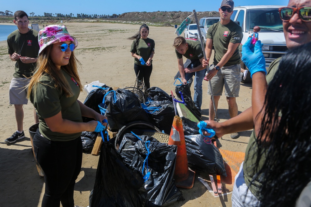 MCAS Miramar service members volunteer for SMP &quot;Days of Service&quot;