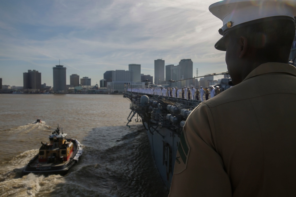DVIDS Images Man the Rails 2d MEB Arrives for Navy Week New