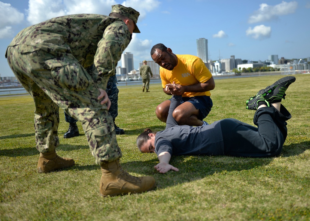 Blue Ridge Sailors train during Security Reaction Force-Basic.