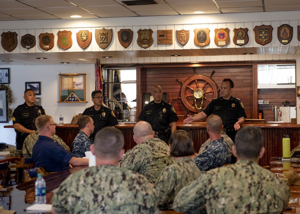 Hawaii Military Leaders and local law enforcement &quot;talk story&quot;