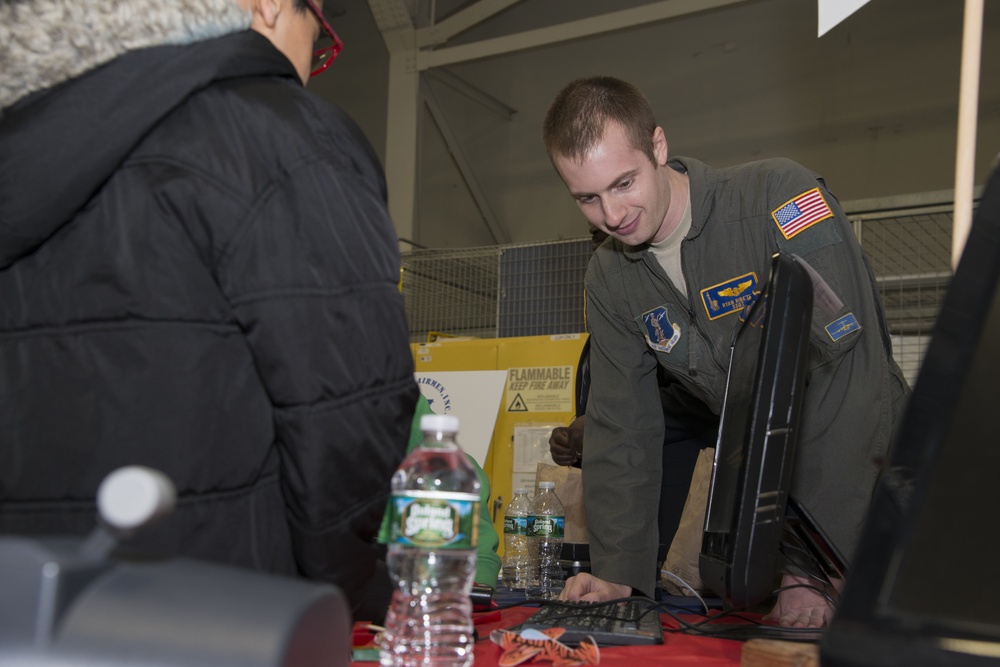 105th Airlift Wing participates in career fair