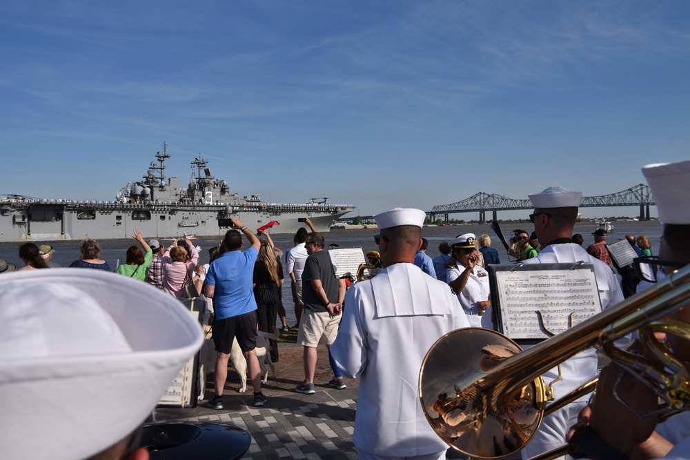 Navy Band Southeast performs for Navy Week New Orleans