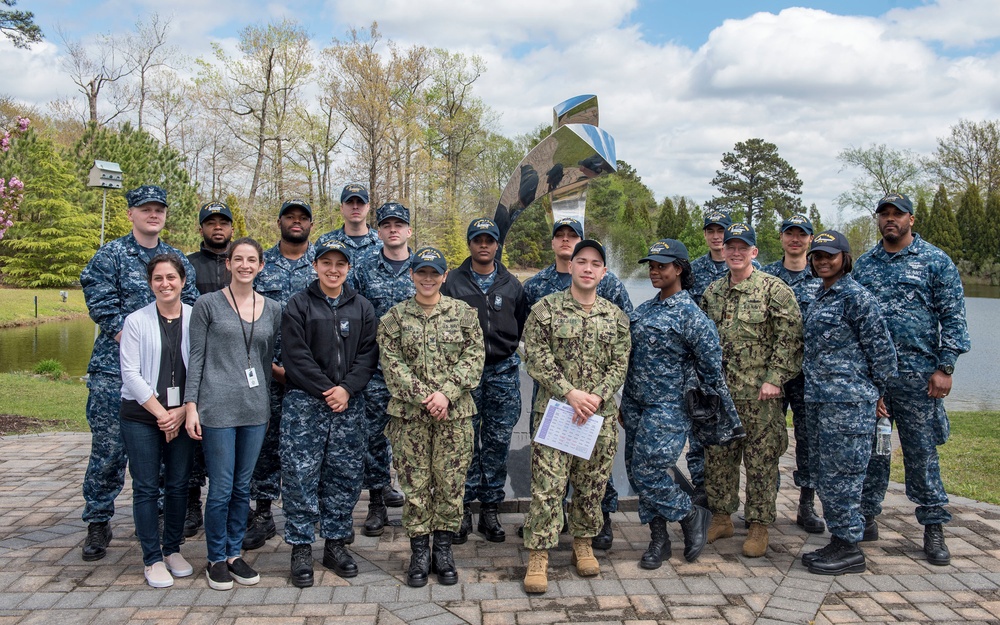 GHWB Sailors Volunteer at Community Center