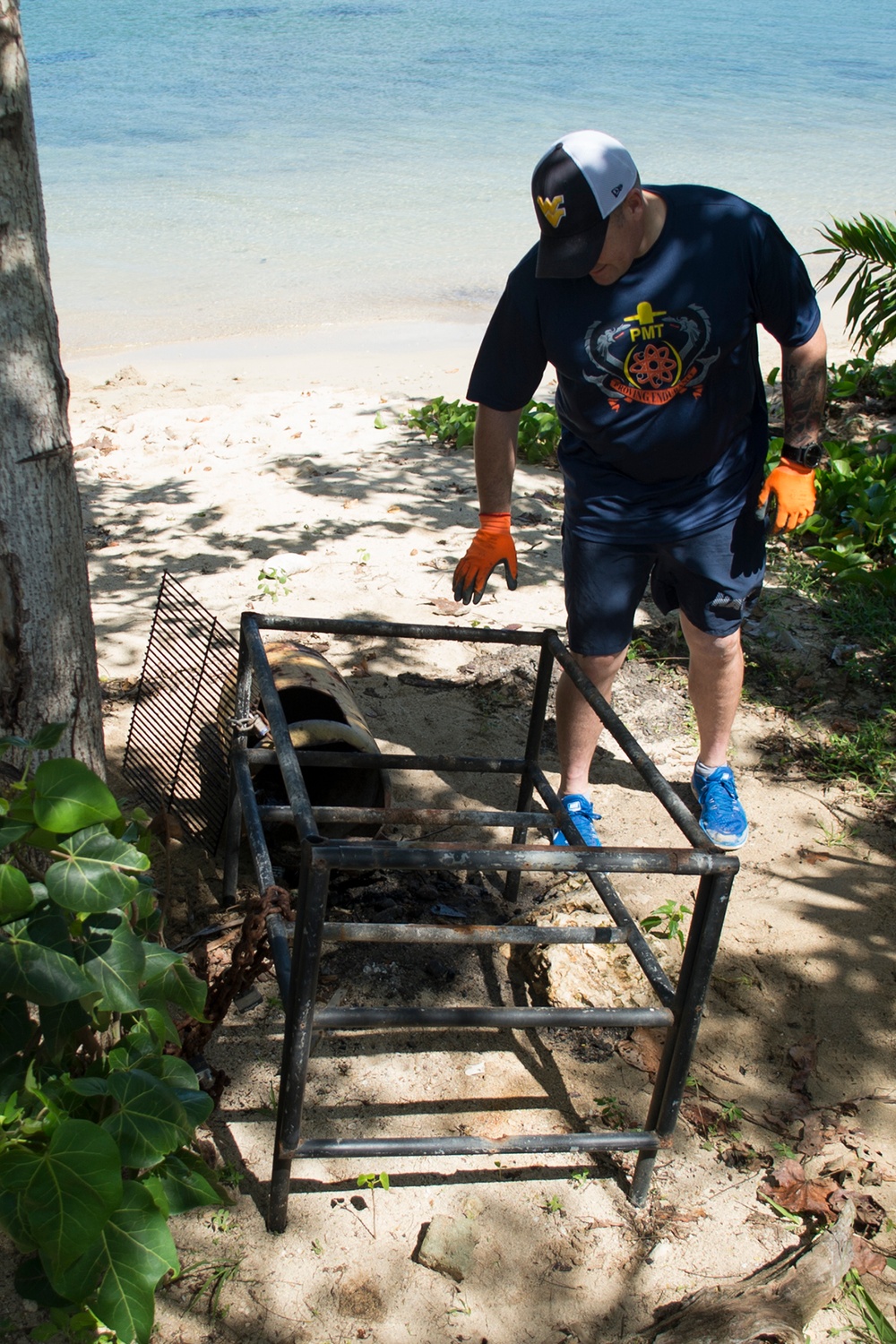 Guam Submariner Cleans Up Coastline for Earth Day 2018