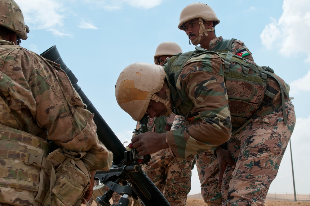 Jordanian soldier checks U.S. mortar alignment during joint training