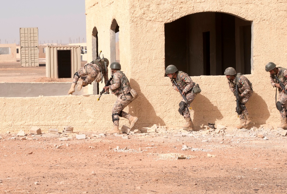 U.S. and Jordan armed forces combine to clear town during exercise Eager Lion
