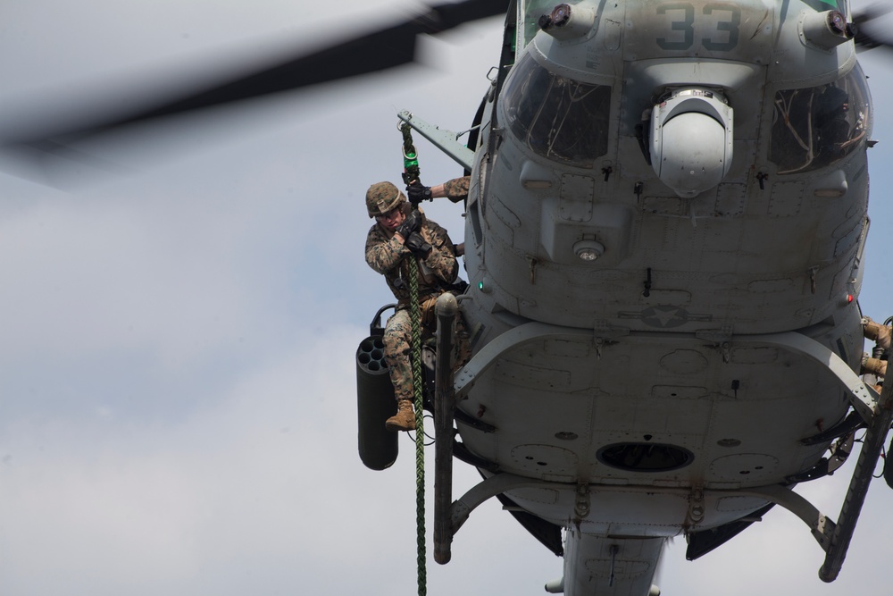 31st MEU Marines refine fast rope techniques while underway aboard Green Bay