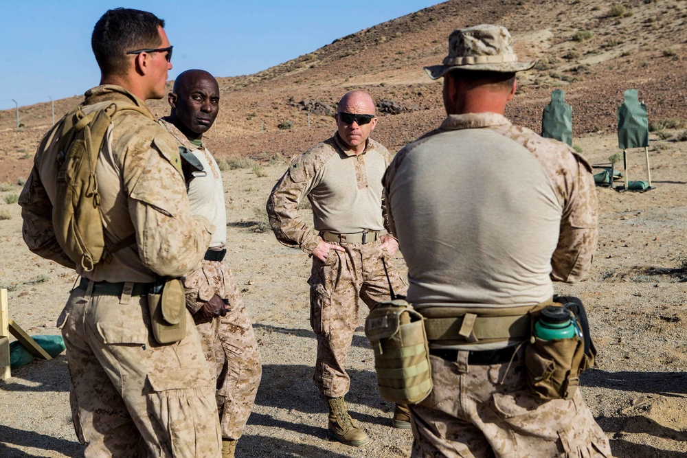 26th MEU Commanding Officer Visits BLT 2/6 in Al Quara
