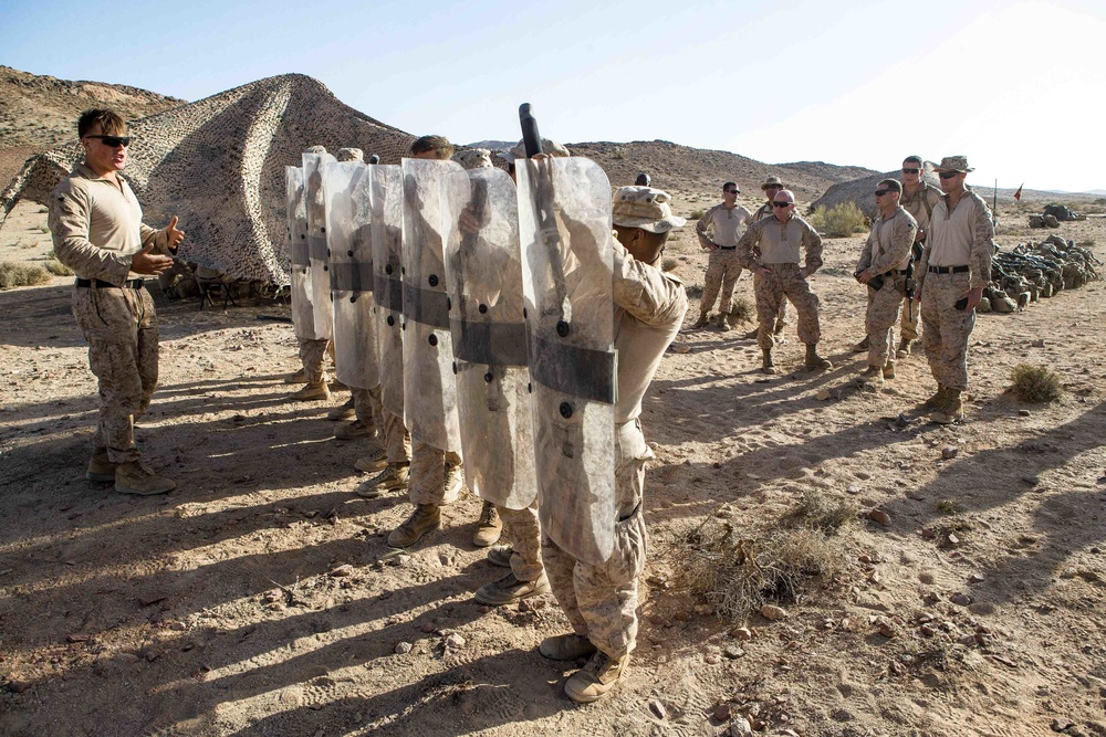 26th MEU Commanding Officer Visits BLT 2/6 in Al Quara