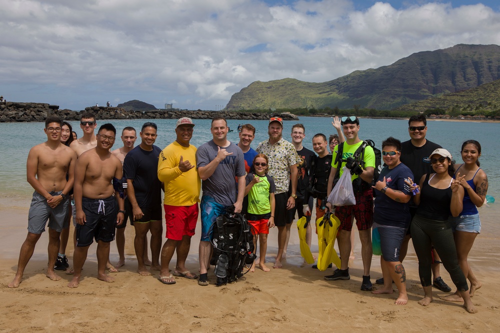 Navy Participates in Clean the Bay in and out