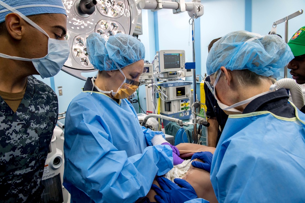 Service members conduct mass casualty drill aboard USNS Mercy