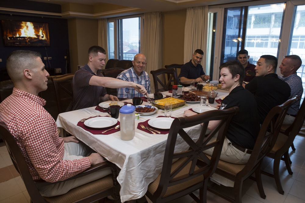 Marines in Hanoi eat breakfast with MARFORPAC Commander