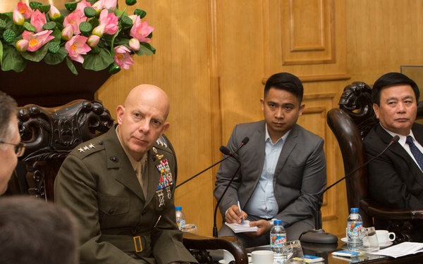 MARFORPAC Commander meets with key leaders in Vietnam