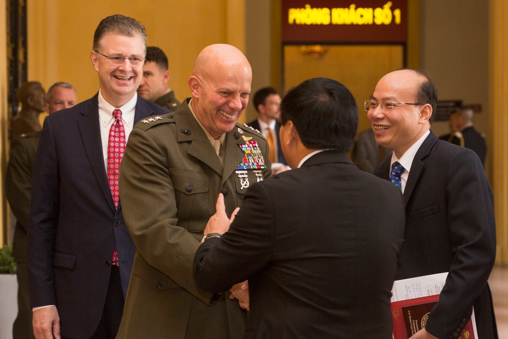 MARFORPAC Commander meets with key leaders in Vietnam