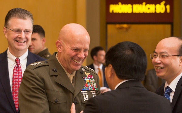 MARFORPAC Commander meets with key leaders in Vietnam