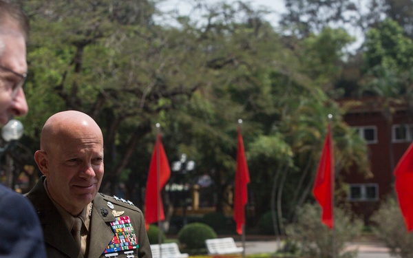 MARFORPAC Commander meets with key leaders in Vietnam