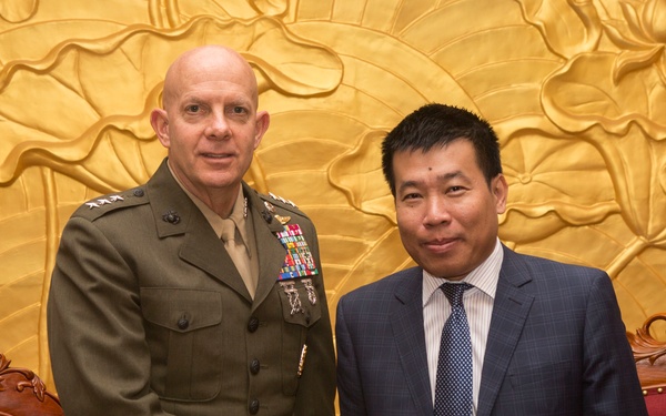 MARFORPAC Commander meets with key leaders in Vietnam