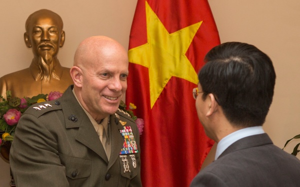 MARFORPAC Commander meets with key leaders in Vietnam