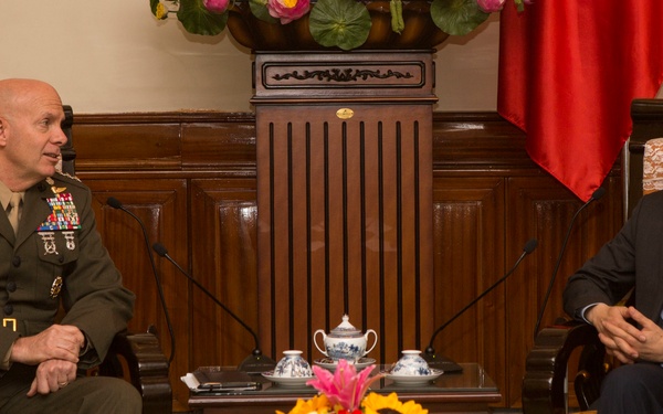MARFORPAC Commander meets with key leaders in Vietnam