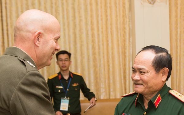 MARFORPAC Commander meets with key leaders in Vietnam