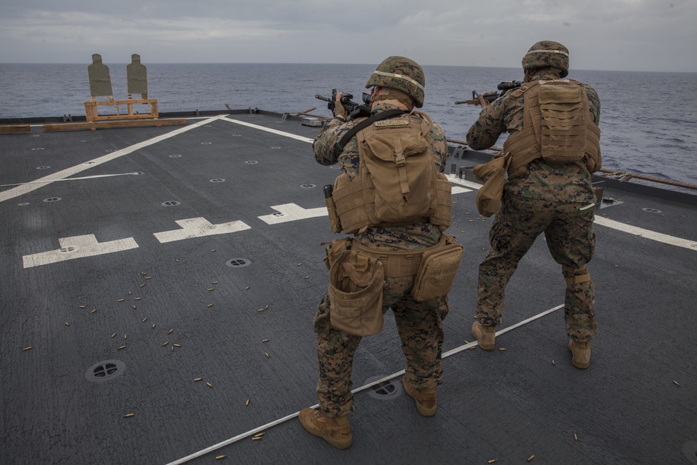 31st MEU Marines conduct a deck shoot while underway